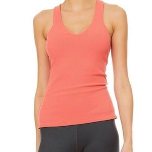 Alo Yoga Elevate Tank - Strawberry